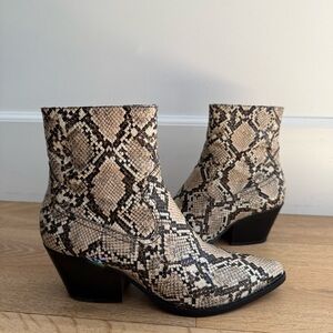 Jeffrey Campbell Women’s Stylish Snakeskin Pattern Ankle Booties Size 9